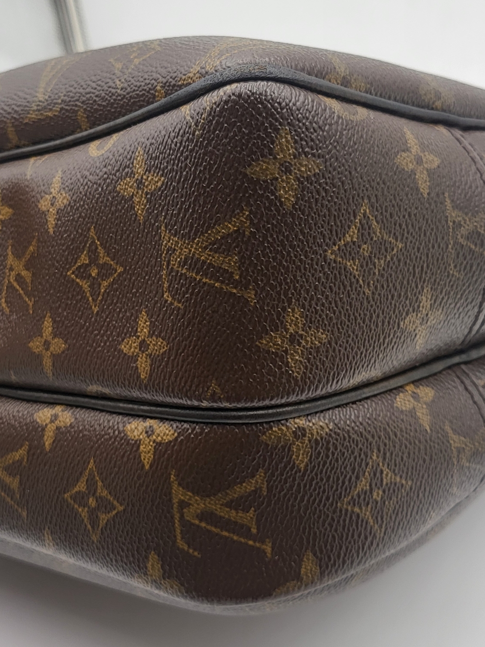 LOUIS VUITTON Monogram Canvas Reporter Bag.Authentic w/COA included!!! - Picture 16 of 16